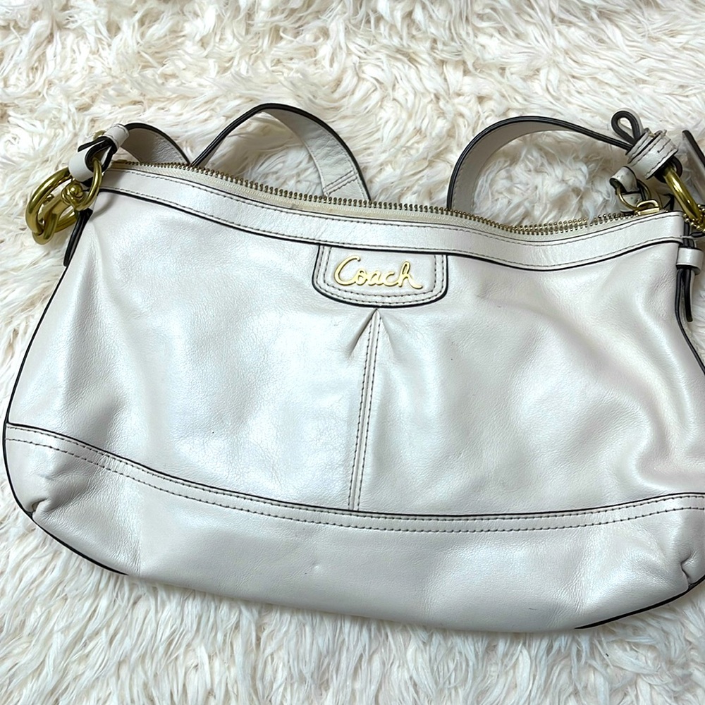 Coach White Leather Shoulder Bag - Gold Hardware
